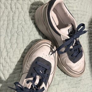 Puma sz 6.5 tennis shoes